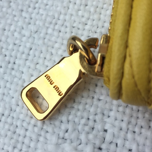 Authentic MIU MIU Matelasse Nappa Leather L Shape Zipper Wallet Card Holder Sole - Picture 11 of 16